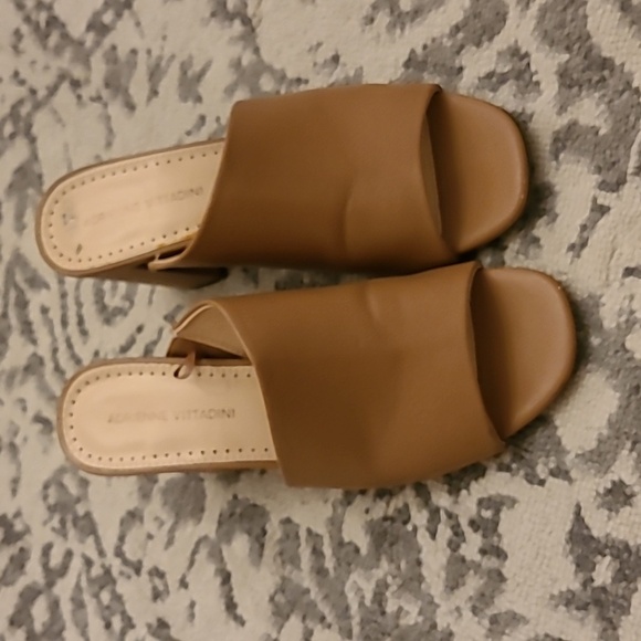 Adrienne Vittadina Tan 8 - Picture 1 of 5